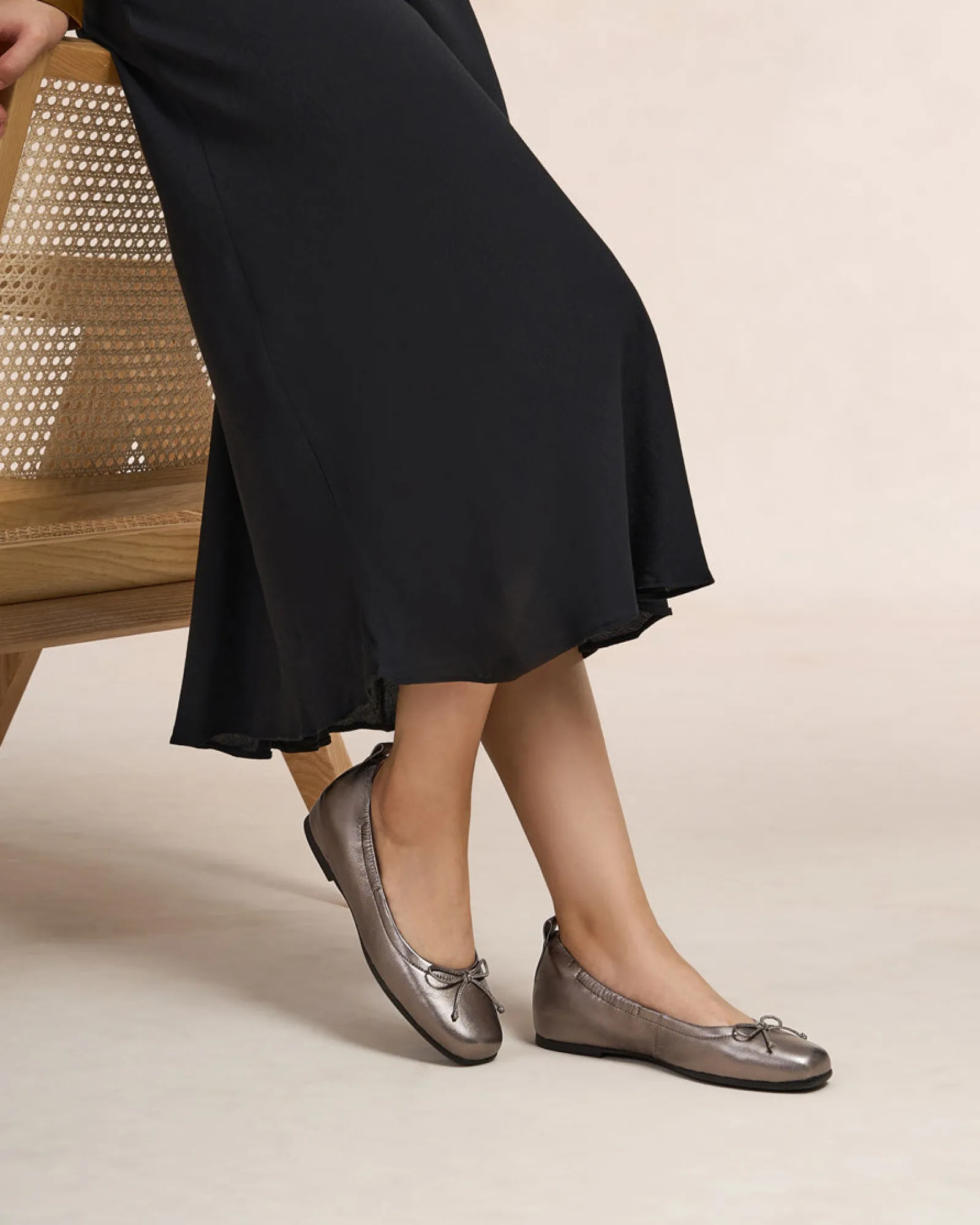 New Cadence Bow Women Walking Shoes|Slip Ons